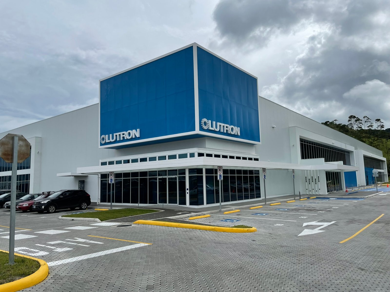 Planta de componentes eléctricos – Lutron Electronics